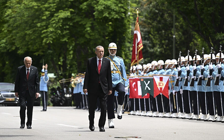 Meclis'te 28. Yasama Dönemi başladı: Milletvekilleri yemin ediyor, oturumu Bahçeli yönetti