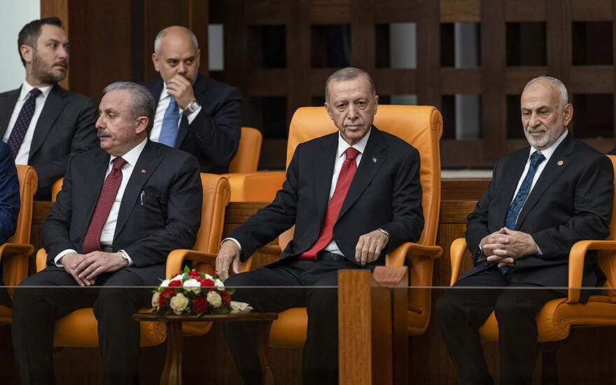 Meclis'te 28. Yasama Dönemi başladı: Milletvekilleri yemin ediyor, oturumu Bahçeli yönetti