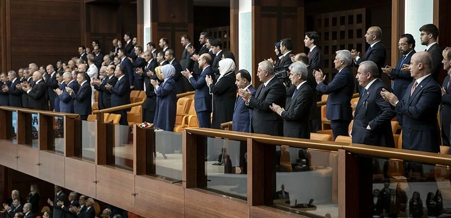 Cumhurbaşkanı Erdoğan yemin ederken ailesi locadan izledi! Karede 2 kişi eksik