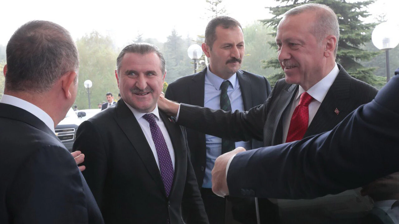 Gençlik ve Spor Bakanı yeniden Osman Aşkın Bak oldu