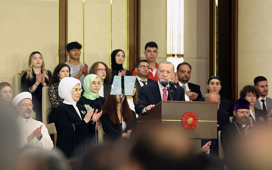 Son dakika! Cumhurbaşkanı Erdoğan'dan büyük kucaklaşma çağrısı: Gelin kızgınlıkları bir kenara bırakalım