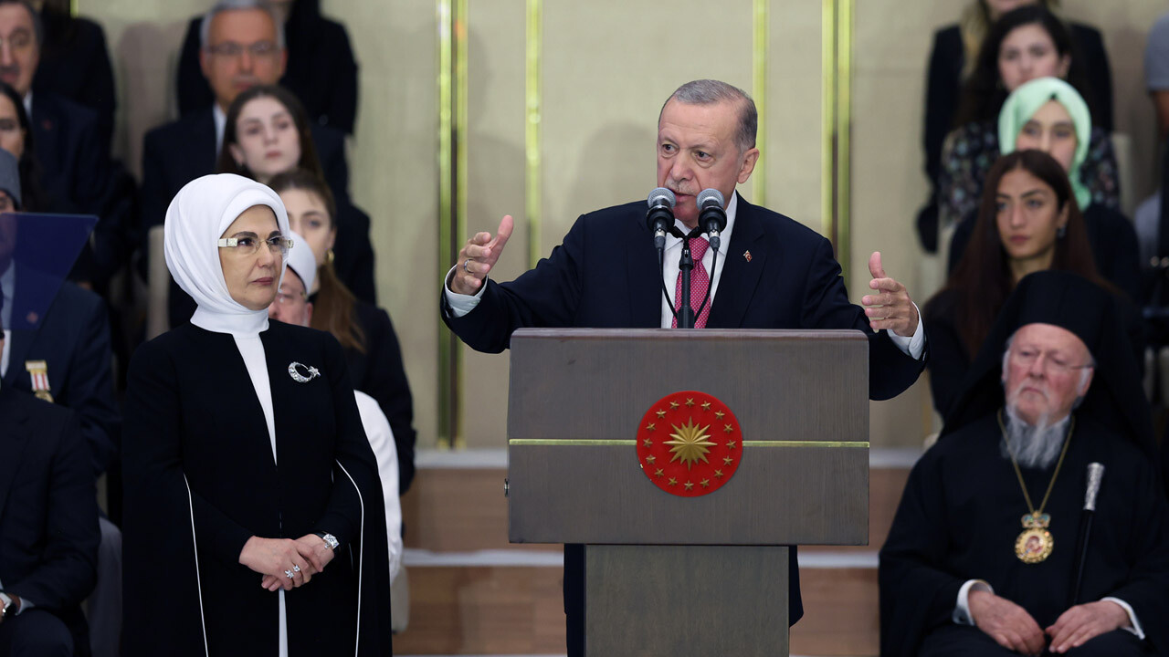 Son dakika! Cumhurbaşkanı Erdoğan&#039;dan büyük kucaklaşma çağrısı: Gelin kızgınlıkları bir kenara bırakalım