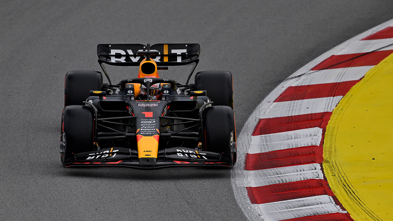 Max Verstappen İspanya&#039;da çok rahat 