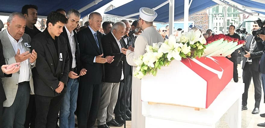 Hakan Fidan, Mehmet Barlas'ın cenazesine Cumhurbaşkanı Erdoğan ile beraber geldi