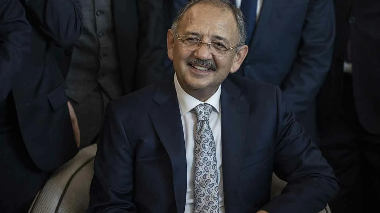 Çevre Bakanlığı'nda devir teslim! Kurum makamını Özhaseki'ye teslim etti