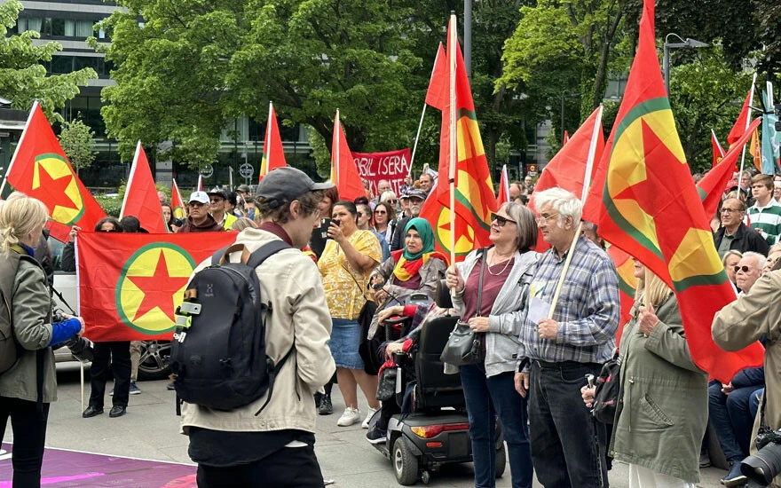 isveçte pkk ypg lehine gösteri düzenlendi