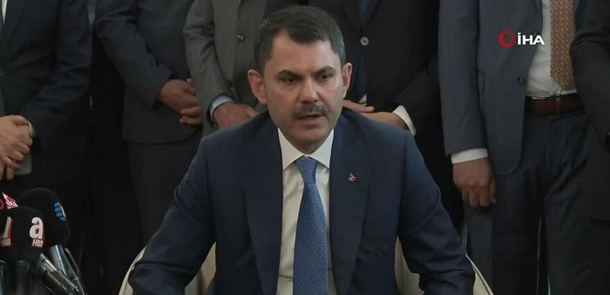 Çevre Bakanlığı'nda devir teslim! Kurum makamını Özhaseki'ye teslim etti