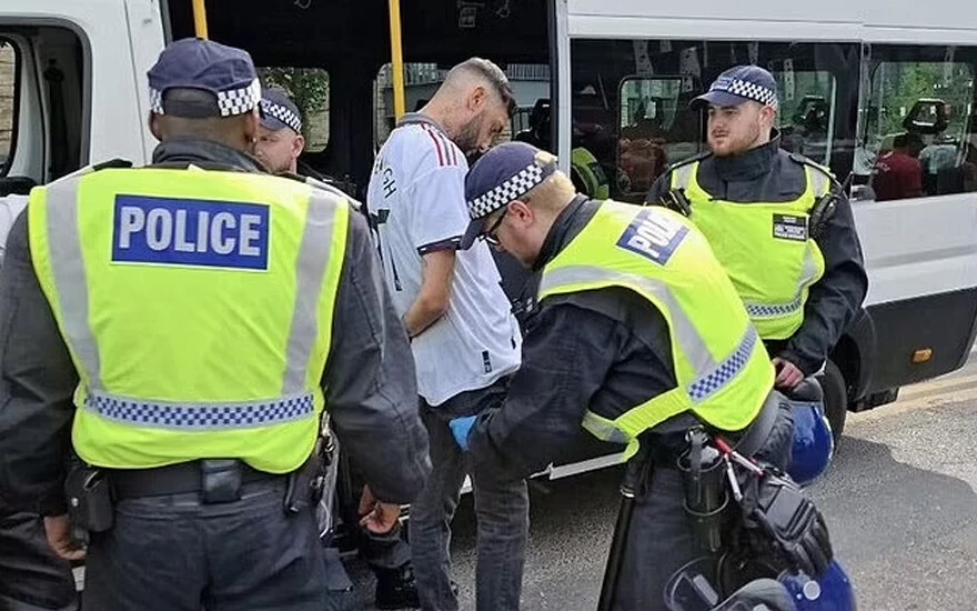 İngiltere'yi ayağa kaldıran forma! Manchester derbisi öncesi ortalığı karıştırdı