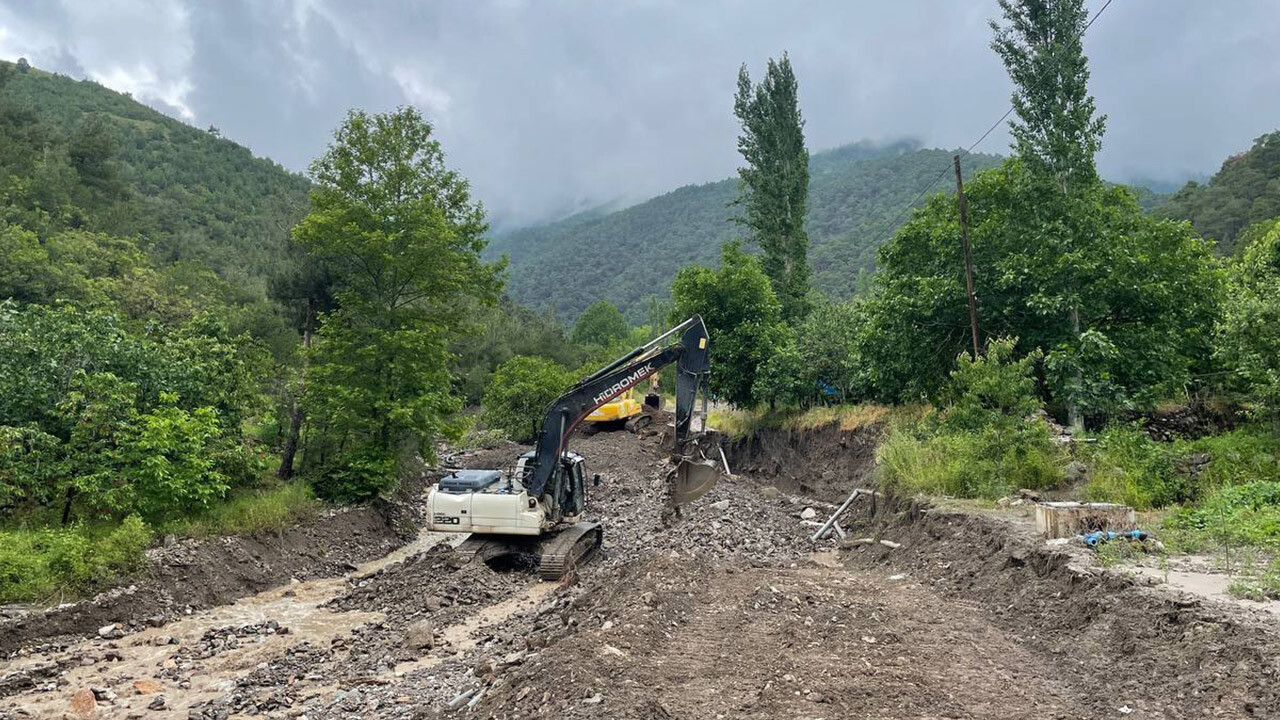 Amasya’da pikniğe giden 3 kişiden 2’si sel sularına kapıldı!