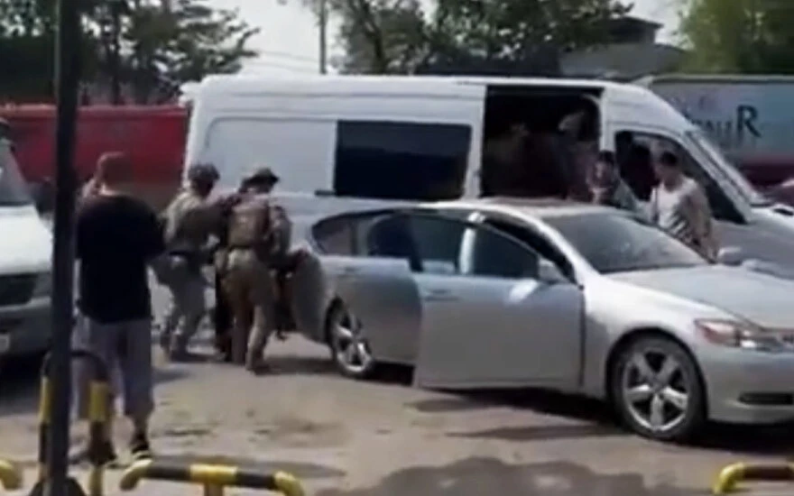 Son dakika! Kırgızistan'da darbe girişimi: Çok sayıda asker ve diplomat gözaltında