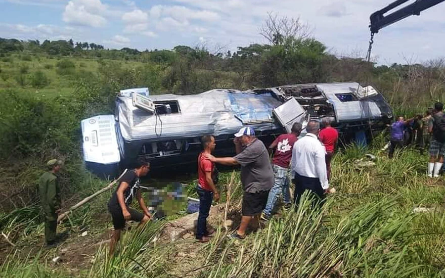 Küba'da yolcu otobüsü devrildi: 4 ölü, 30  yaralı