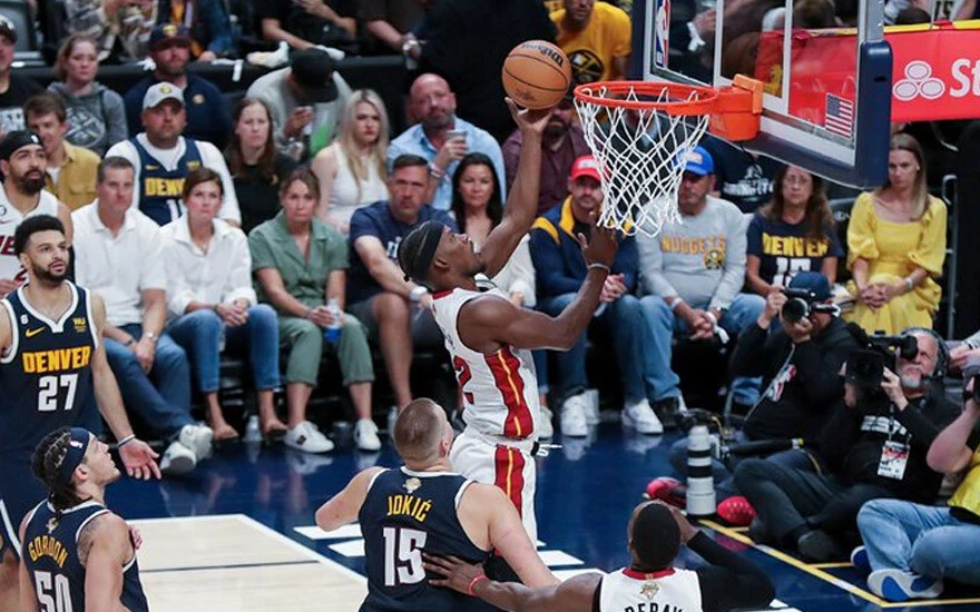 NBA finalinde Denver'ı deviren Miami Heat seriyi eşitledi, saha avantajını kaptı