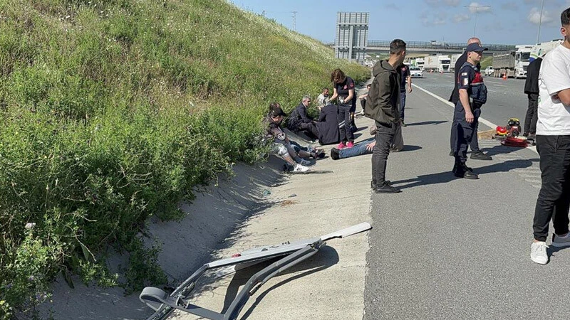 THY personelini taşıyan servis aracı kaza yaptı: Çok sayıda yaralı var