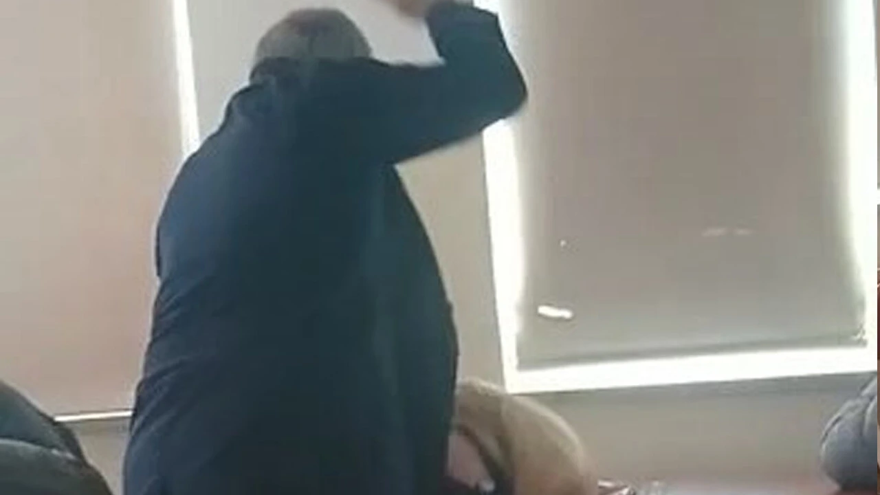 Öğrencisini darp eden öğretmenden şaka gibi savunma: Kendi elime vurdum