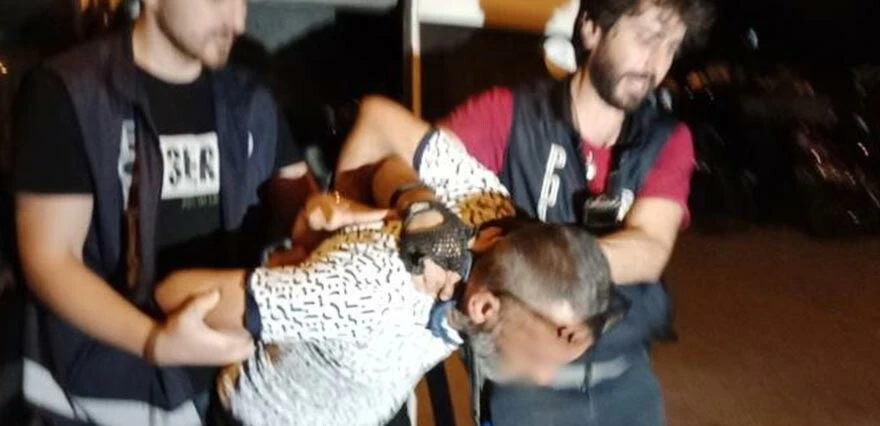 Adana’da vahşet! Kıskançlık krizi bahanesiyle kız arkadaşını defalarca bıçakladı…