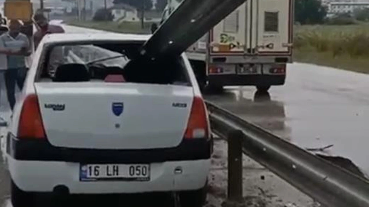 Motordan girdi, arka camdan çıktı: Otomobili gören şaşkınlığını gizleyemedi