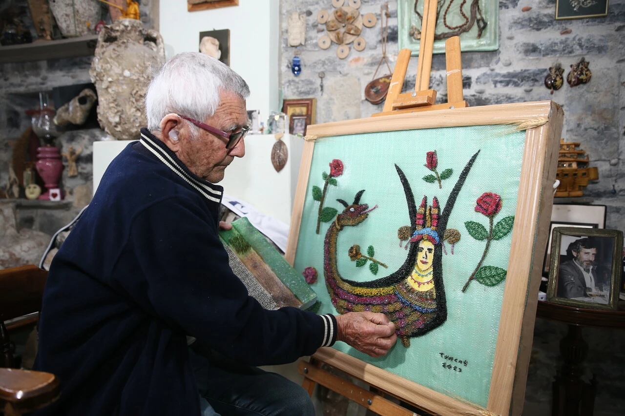 Tek bir tabloda 50 bine yakın toplu iğne harcıyor! Ustalığını sanat eserine dönüştürdü