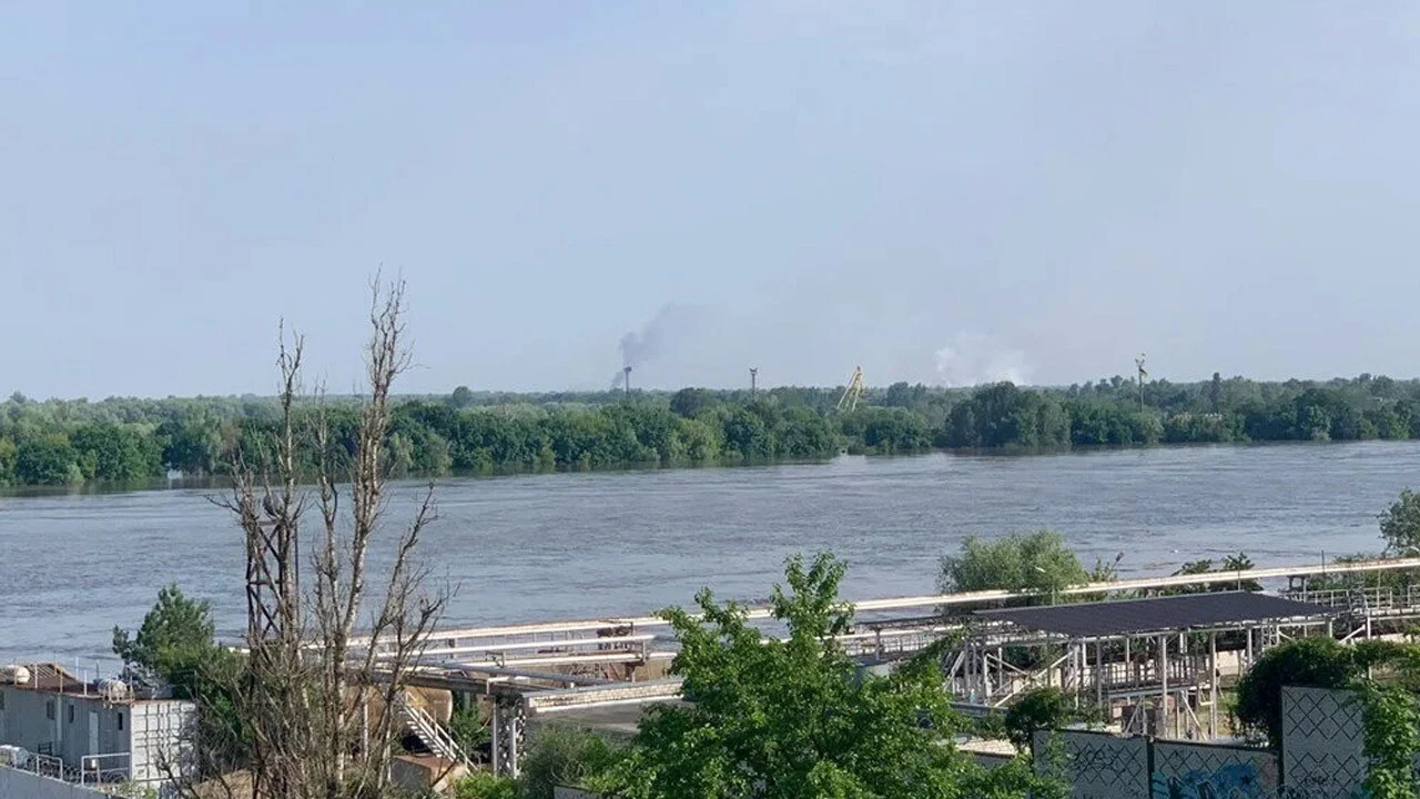 Herson'da baraj yerle bir olunca evler sular altında kaldı! Su seviyesi çatıları aştı