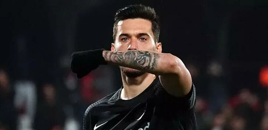 Fenerbahçe sezona damga vuran milli yıldızı transfer ediyor!