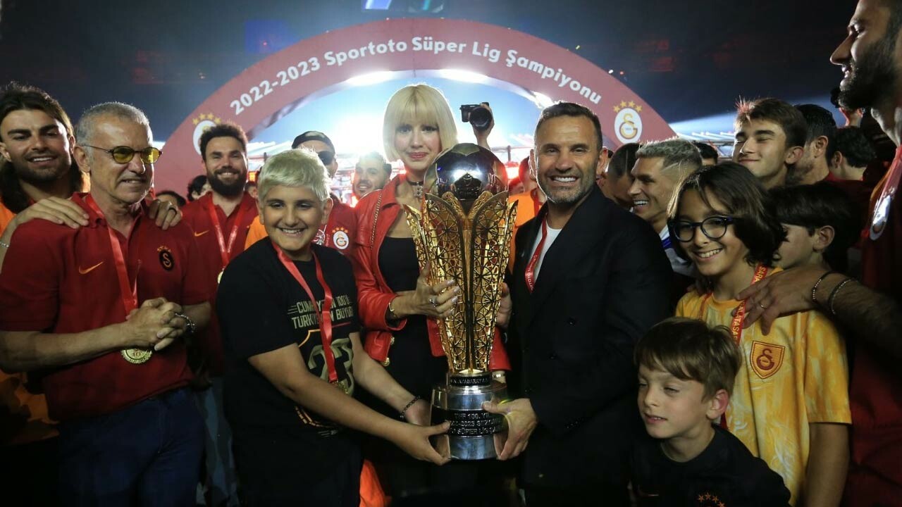 Son dakika! Galatasaray&#039;dan Okan Buruk kararı: Şampiyon hoca ile yola devam