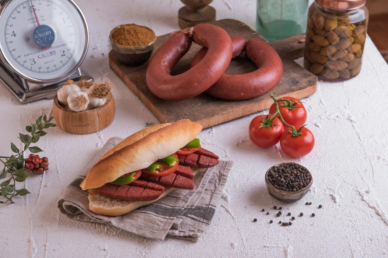 Bu yöntemle Afyon sucuğunu evde yapabilirsiniz! Ustasından tarihi Afyon sucuğu tarifi…