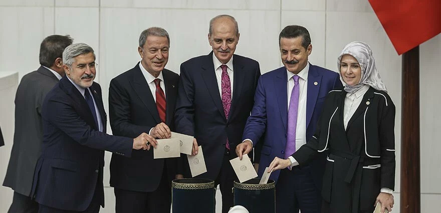 Meclis Başkanlığı seçimi sonrası ortalık karıştı! CHP'li vekilden 3 partiye sert tepki