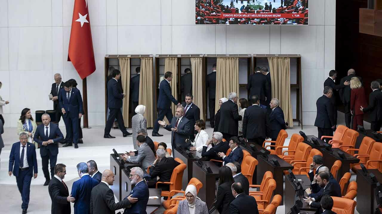 Meclis Başkanlığı seçimi sonrası ortalık karıştı! CHP&#039;li vekilden 3 partiye sert tepki