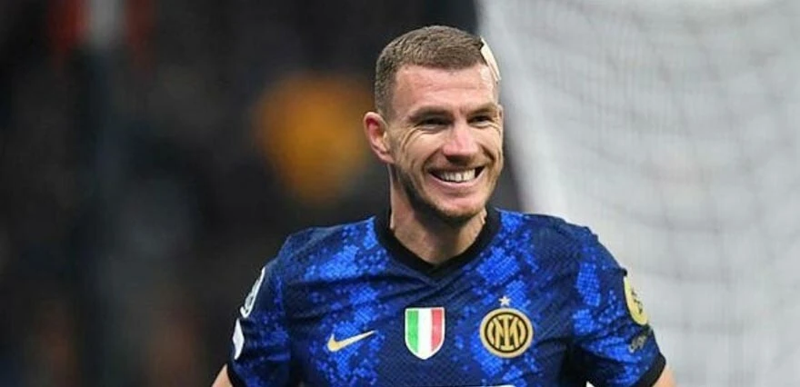 Dünyaca ünlü golcü Dzeko için Fenerbahçe harekete geçti! İlk teklif yapıldı, cevap bekleniyor... (Fenerbahçe transfer haberleri)