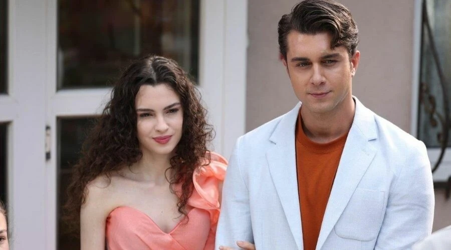 ATV'deki Kardeşlerim dizisi final yaptı, oyuncular soluğu Paris’te aldı