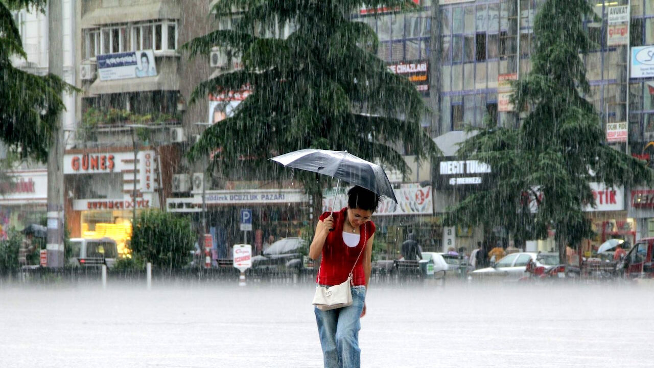 Bir bölge hariç Türkiye genelinde sağanak Meteoroloji uyardı: Öğle saatlerine dikkat!