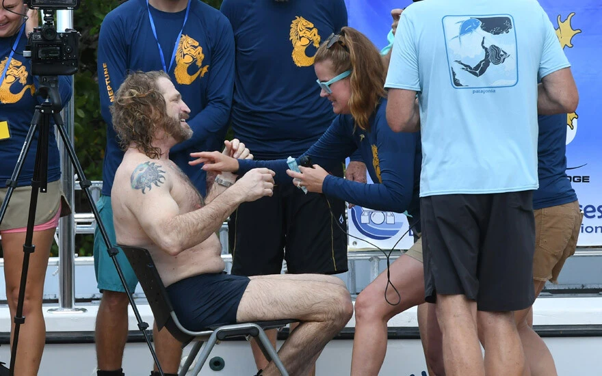 ABD'li bilim insanı rekor tazeledi: Deniz altına daldı, aylar sonra çıktı