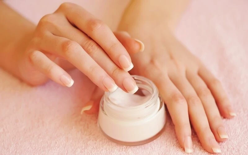 Sürekli kırılan tırnaklara son! Evde tırnak bakımının püf noktaları