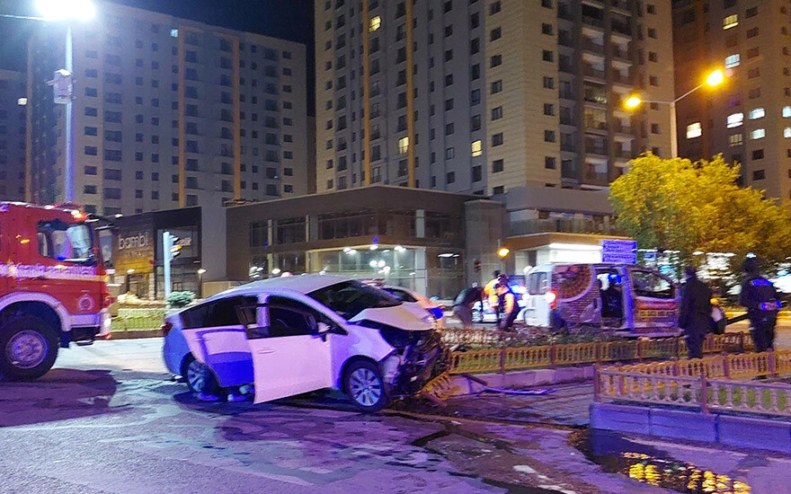 Erzurum’da iki araç çarpıştı: 2 yaralı