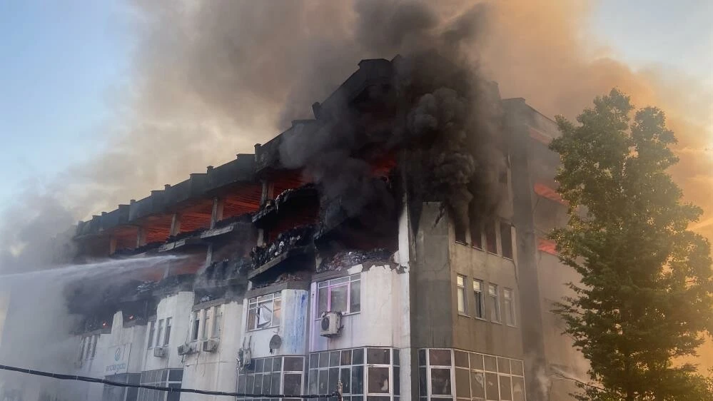Başakşehir İkitelli Organize Sanayi Bölgesi'ndeki yangında çökme!