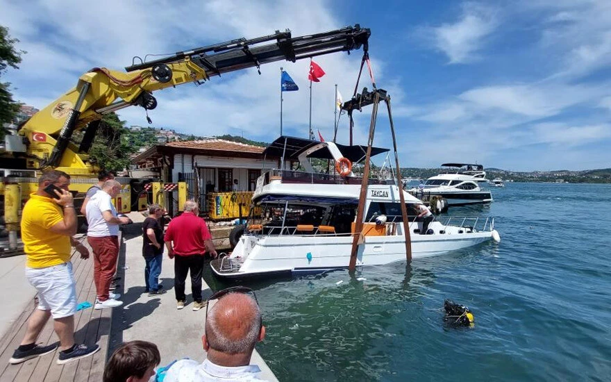 İstanbul'da korkunç olay! 4 yolcusuyla Boğaz'a açılan yat battı