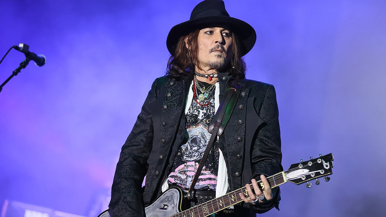 Johnny Depp İstanbul'u salladı! Konser gelirleri depremzedelere bağışlanacak