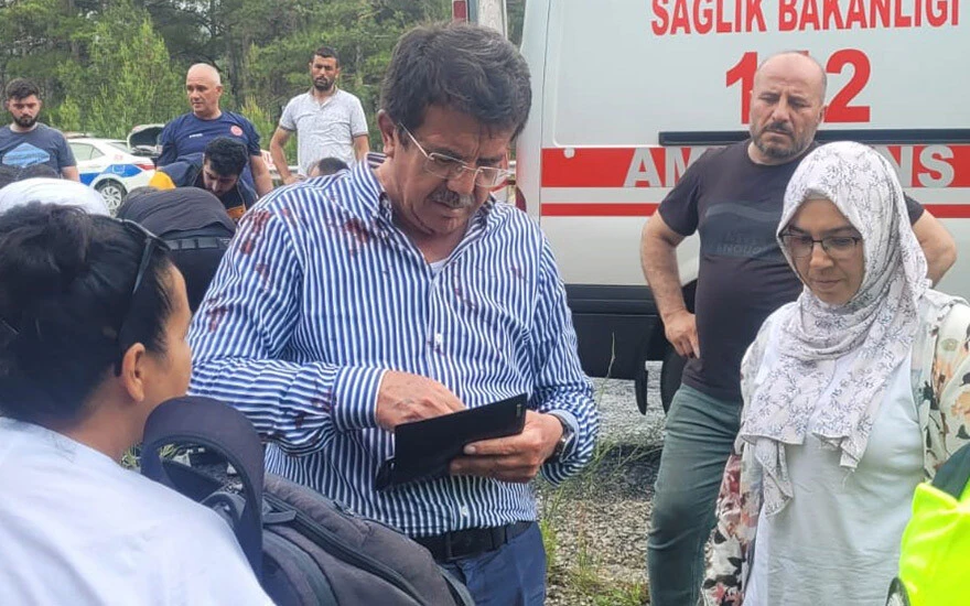 Eski bakan Nihat Zeybekçi kaza geçirdi