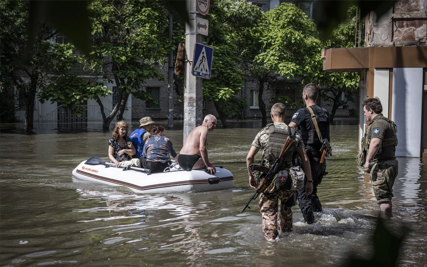 Topyekün atağa geçen Ukrayna cepheden kutlama fotoğrafları paylaştı