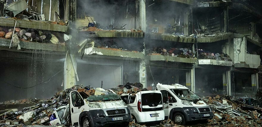 Başakşehir’deki yangın sönmek bilmedi! 3’üncü güne girildi…