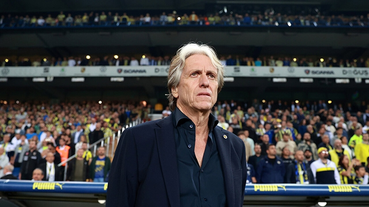 Fenerbahçe kupayı aldı, Jorge Jesus &#039;ayrılığı&#039; duyurdu