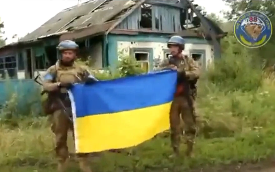 Topyekün atağa geçen Ukrayna cepheden kutlama fotoğrafları paylaştı