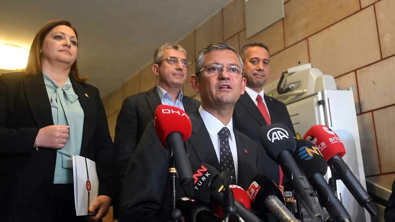 CHP'de Özgür Özel de 'değişim' sinyali verdi, Genel Başkanlığa göz kırptı