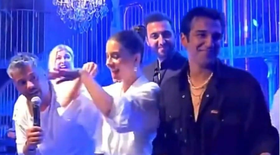 Yalı Çapkını dizisinin veda yemeğinde Mert ve Afra'nın dikkat çeken halleri...