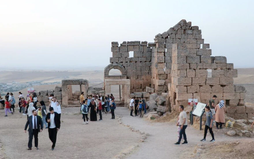 3 bin senelik tarihi Zerzevan Kalesi'nde gökyüzünü gözlemlediler