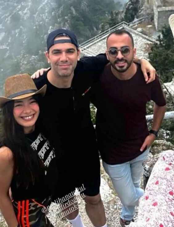 Haftalardır boşanacakları konuşuluyordu! Neslihan Atagül ve Kadir Doğulu'dan mutluluk pozları