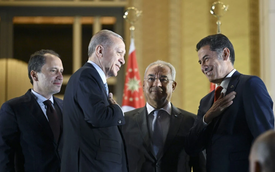 Erdoğan'ın Cumhurbaşkanlığı sonrası ilk yurt dışı ziyaretinde dikkat çeken Oğan detayı