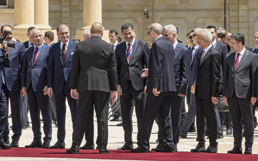 Erdoğan'ın Cumhurbaşkanlığı sonrası ilk yurt dışı ziyaretinde dikkat çeken Oğan detayı