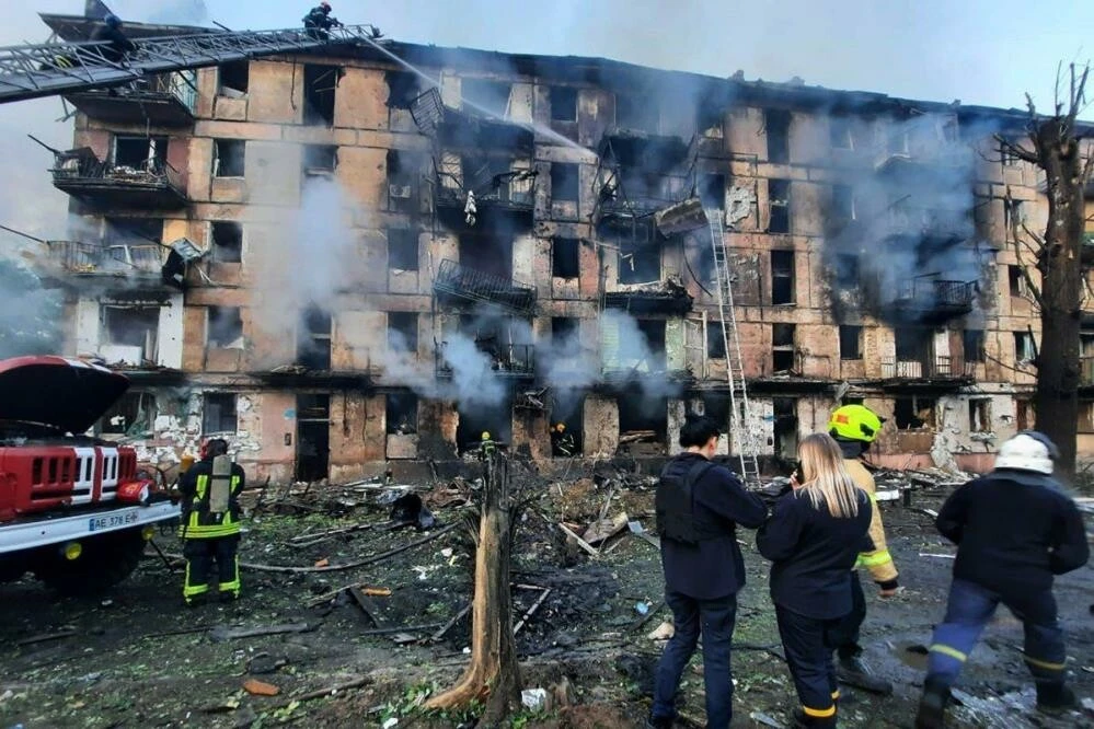 Zelenskiy'nin memleketine bomba yağmuru: Ölü ve yaralılar var