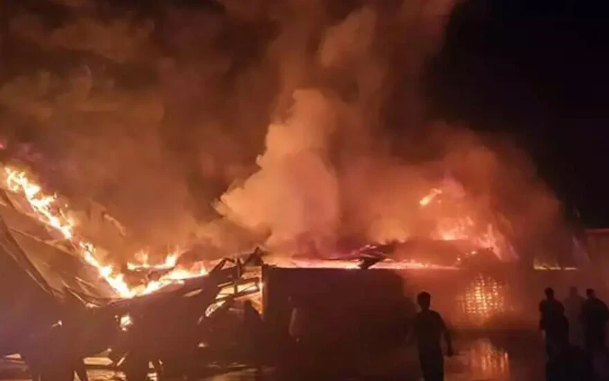 Mersin'de plastik fabrikasında yangın