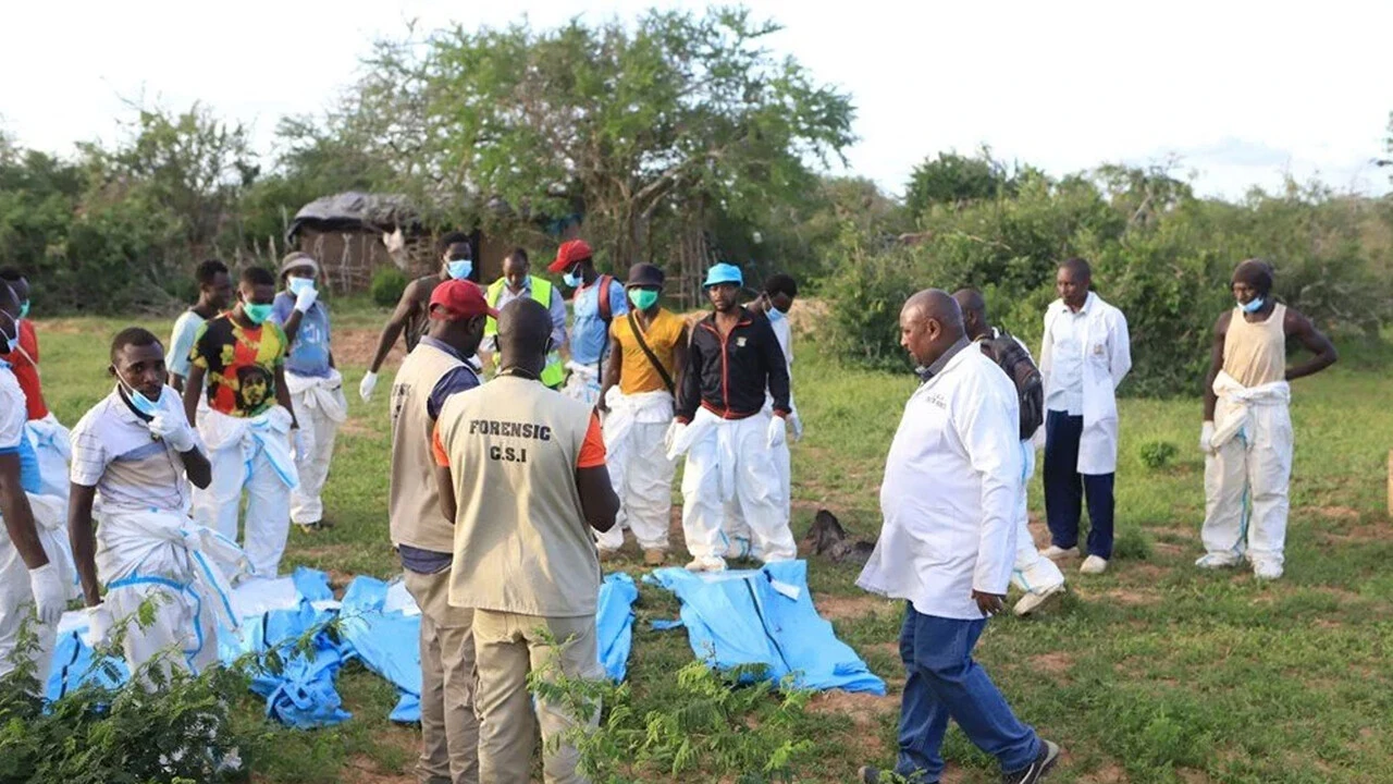 Açlık tarikatından kurtarılanlar aslında kurtulmak istemiyorlar! Yeme içmeyi reddettiler hapse atıldılar